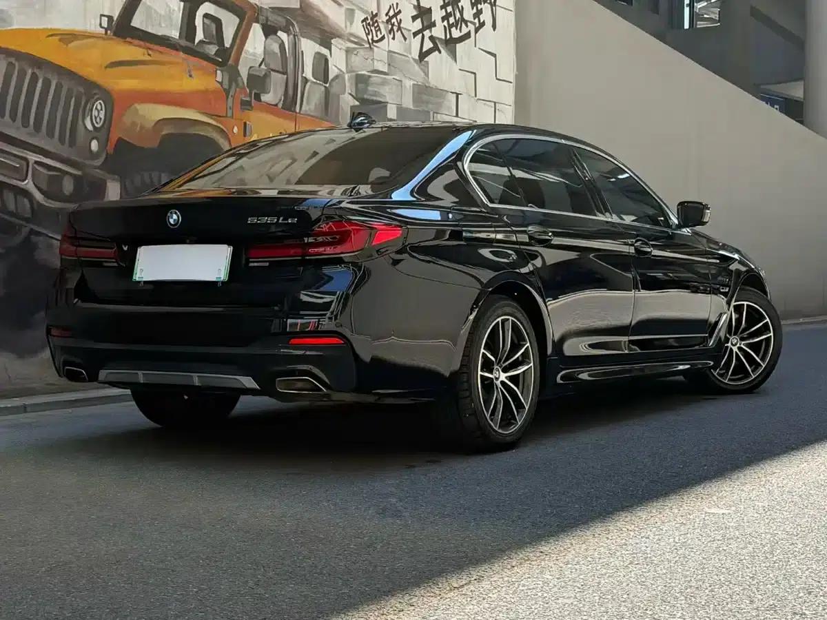 BMW 5 Series PHEV 2022 Facelift 535Le Luxury Package — миниатюра 2