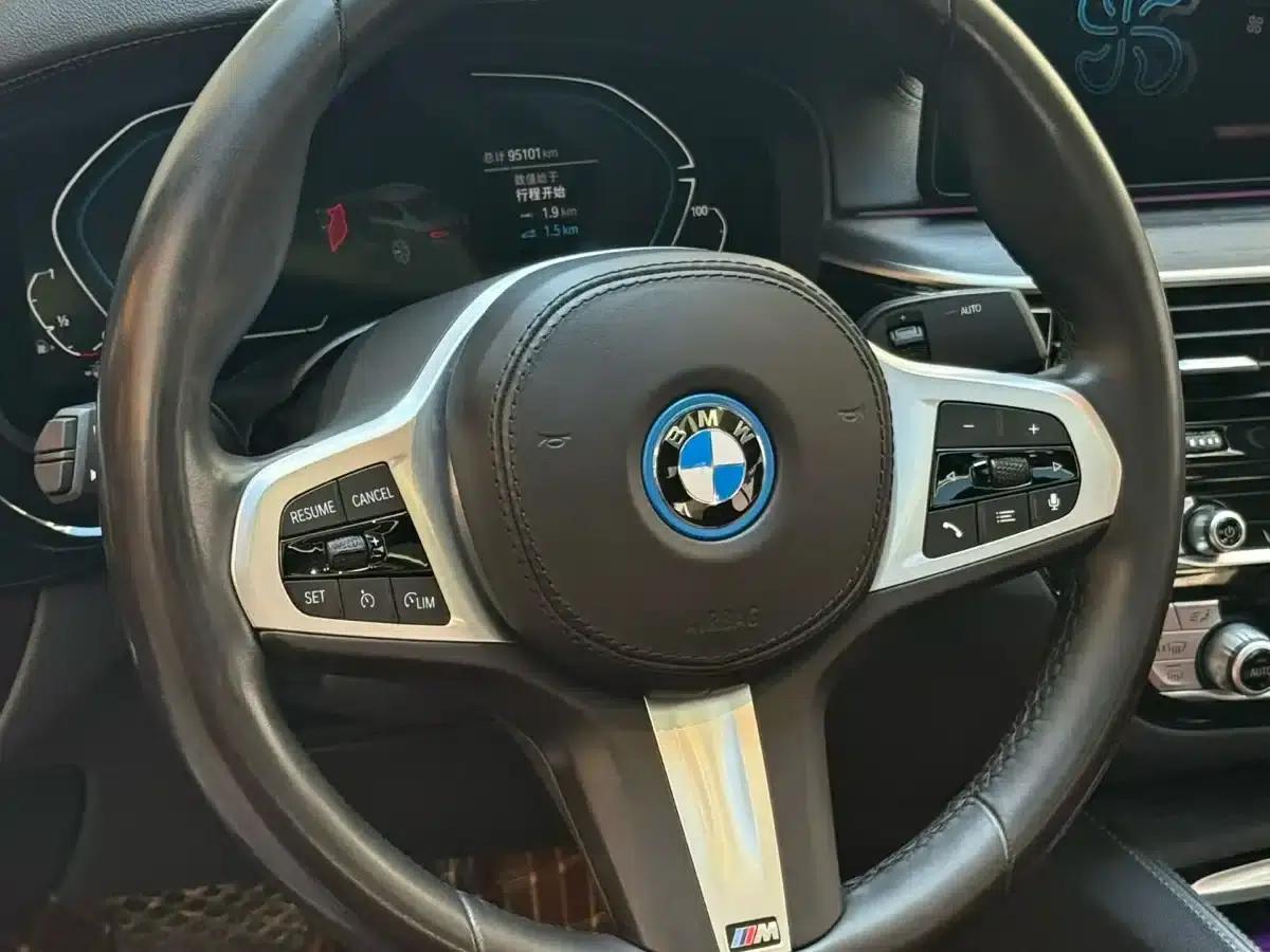 BMW 5 Series PHEV 2022 Facelift 535Le Luxury Package — миниатюра 3