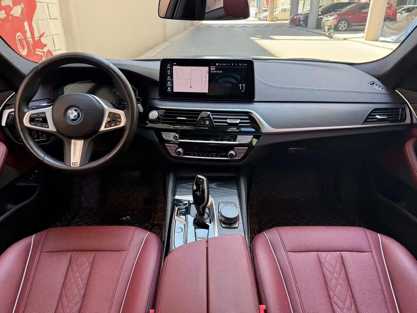 BMW 5 Series PHEV 2022 Facelift 535Le Luxury Package — миниатюра 10