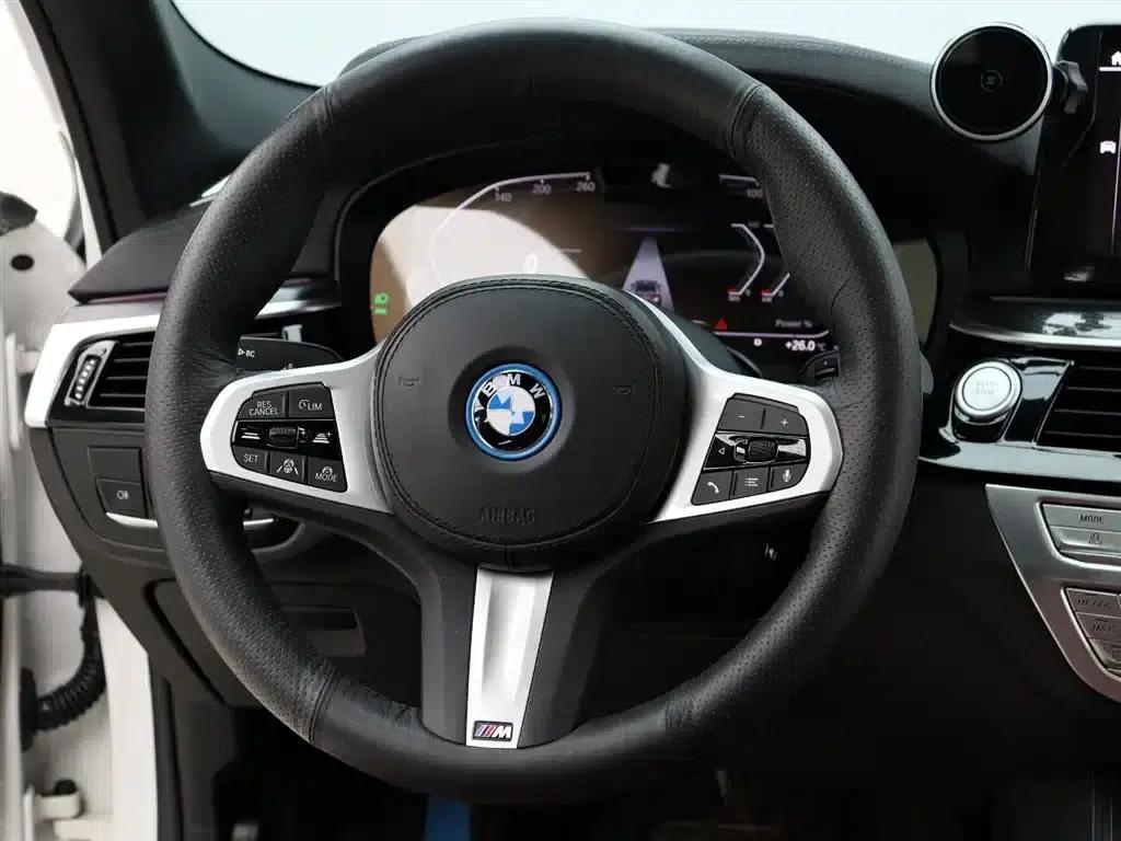 BMW 5 Series PHEV 2022 Facelift 535Le Pioneer Edition M Sport Package — миниатюра 15