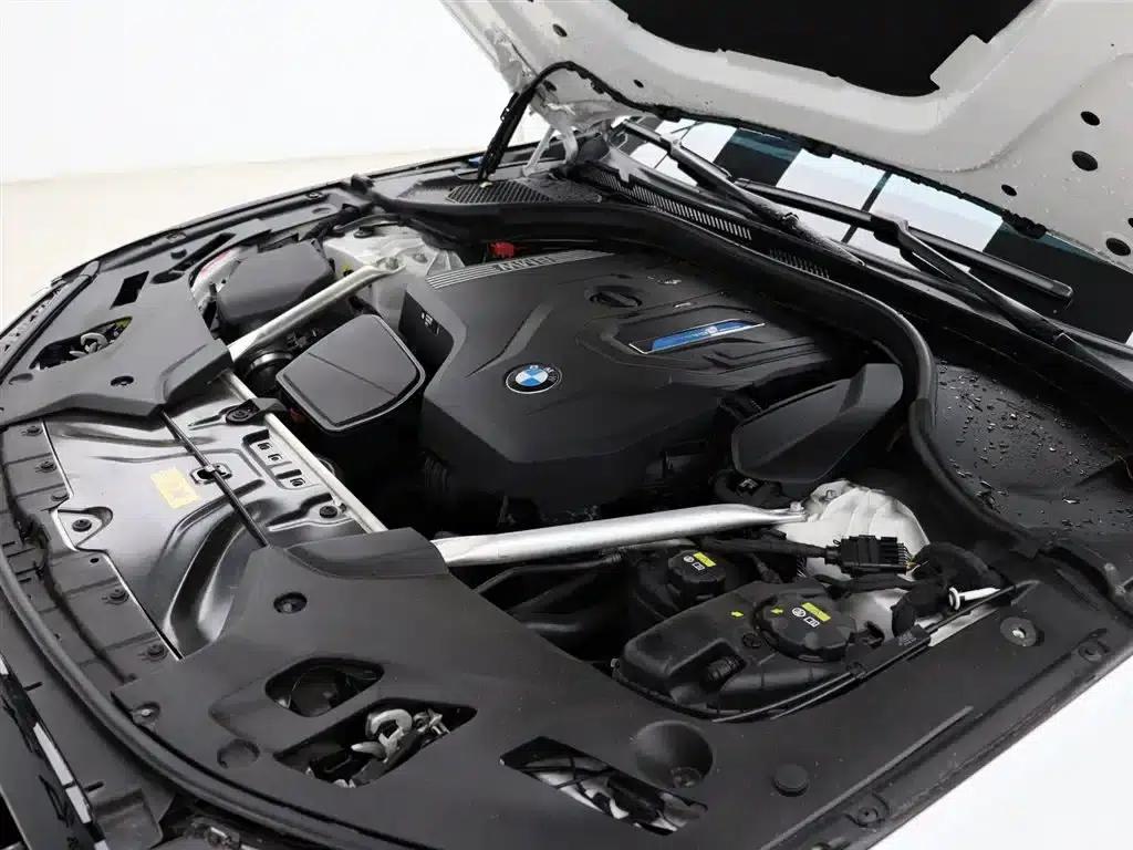 BMW 5 Series PHEV 2022 Facelift 535Le Pioneer Edition M Sport Package — миниатюра 24