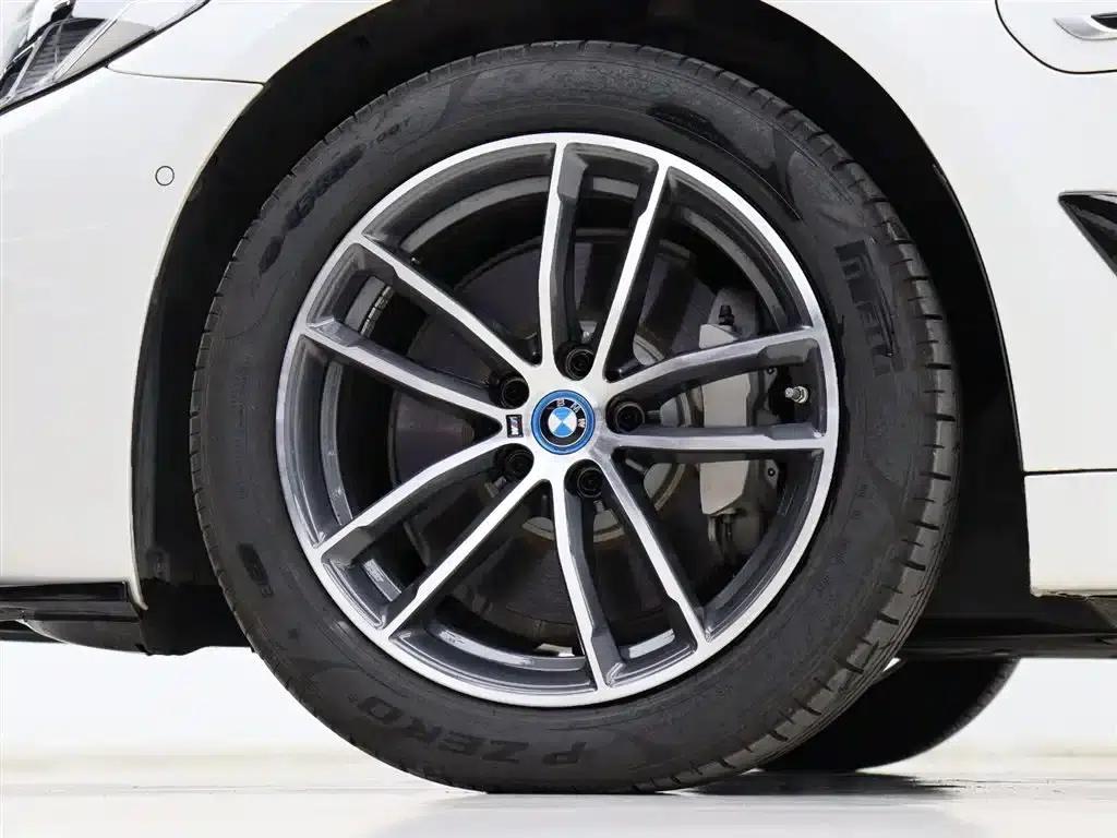BMW 5 Series PHEV 2022 Facelift 535Le Pioneer Edition M Sport Package — миниатюра 28