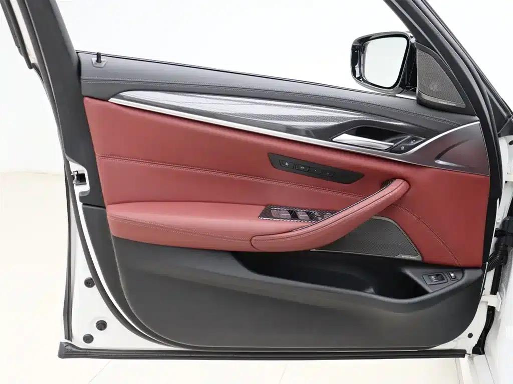 BMW 5 Series PHEV 2022 Facelift 535Le Pioneer Edition M Sport Package — миниатюра 6