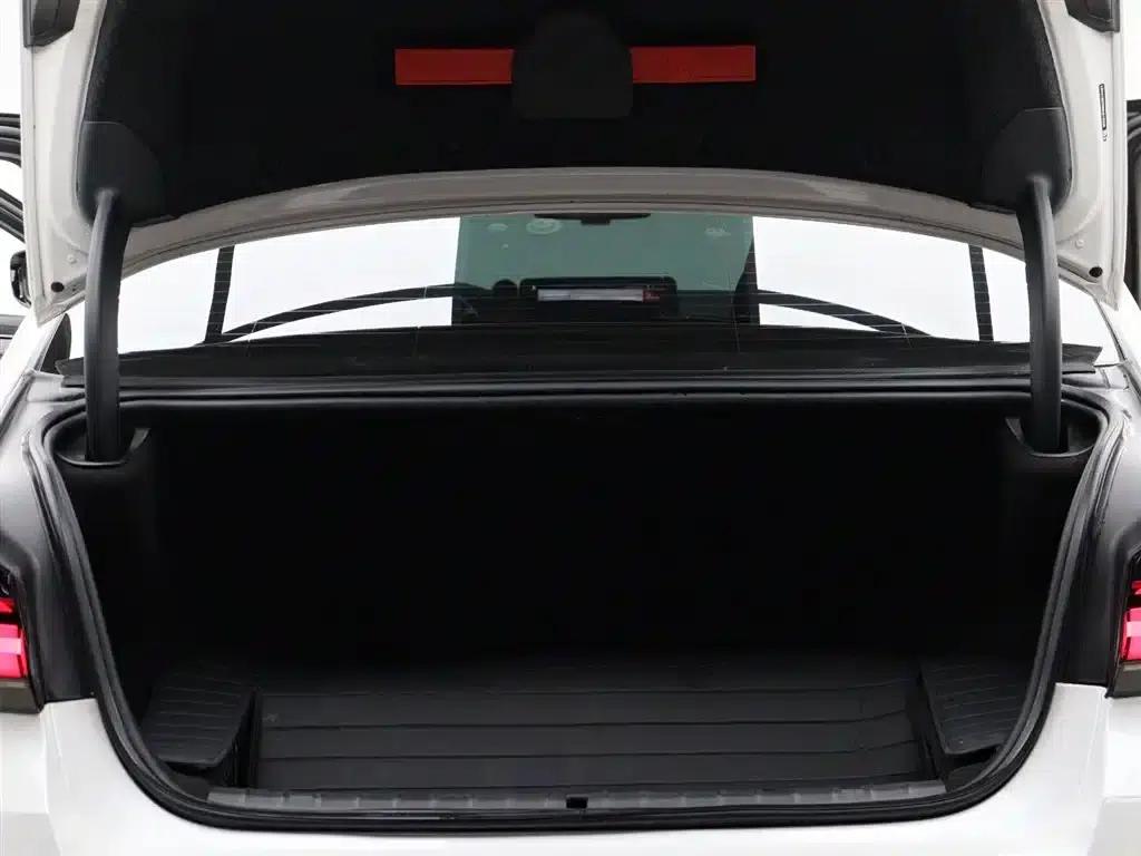 BMW 5 Series PHEV 2022 Facelift 535Le Pioneer Edition M Sport Package — миниатюра 10