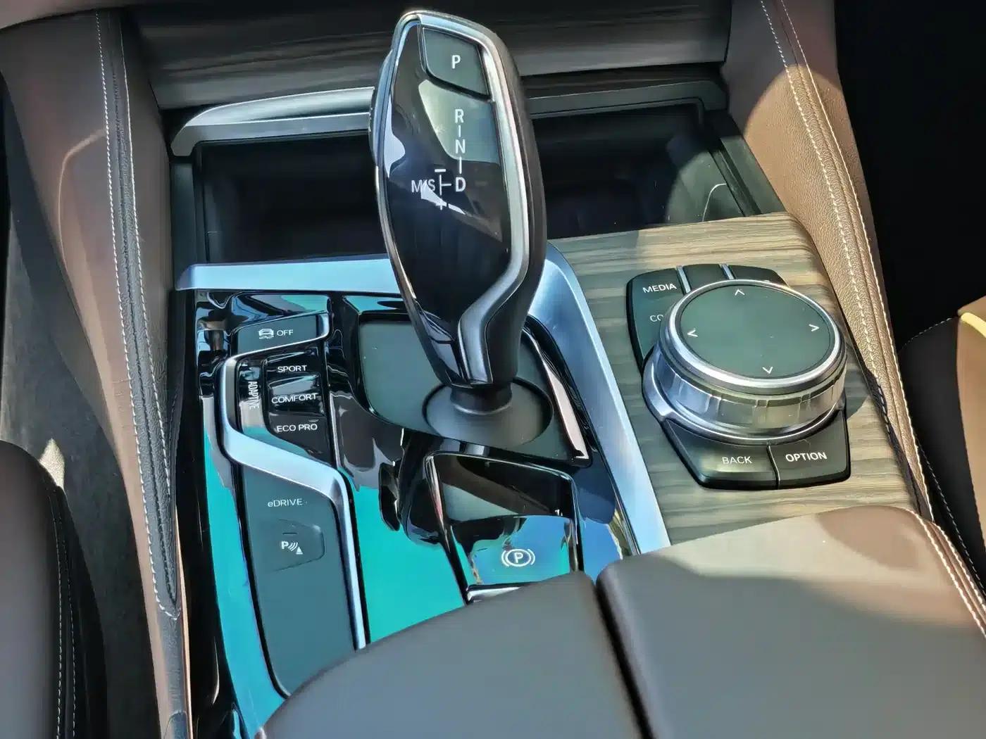 BMW 5 Series PHEV 2020 530Le Luxury Package — миниатюра 13