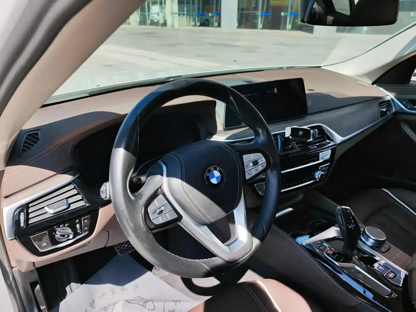 BMW 5 Series PHEV 2020 530Le Luxury Package — миниатюра 5