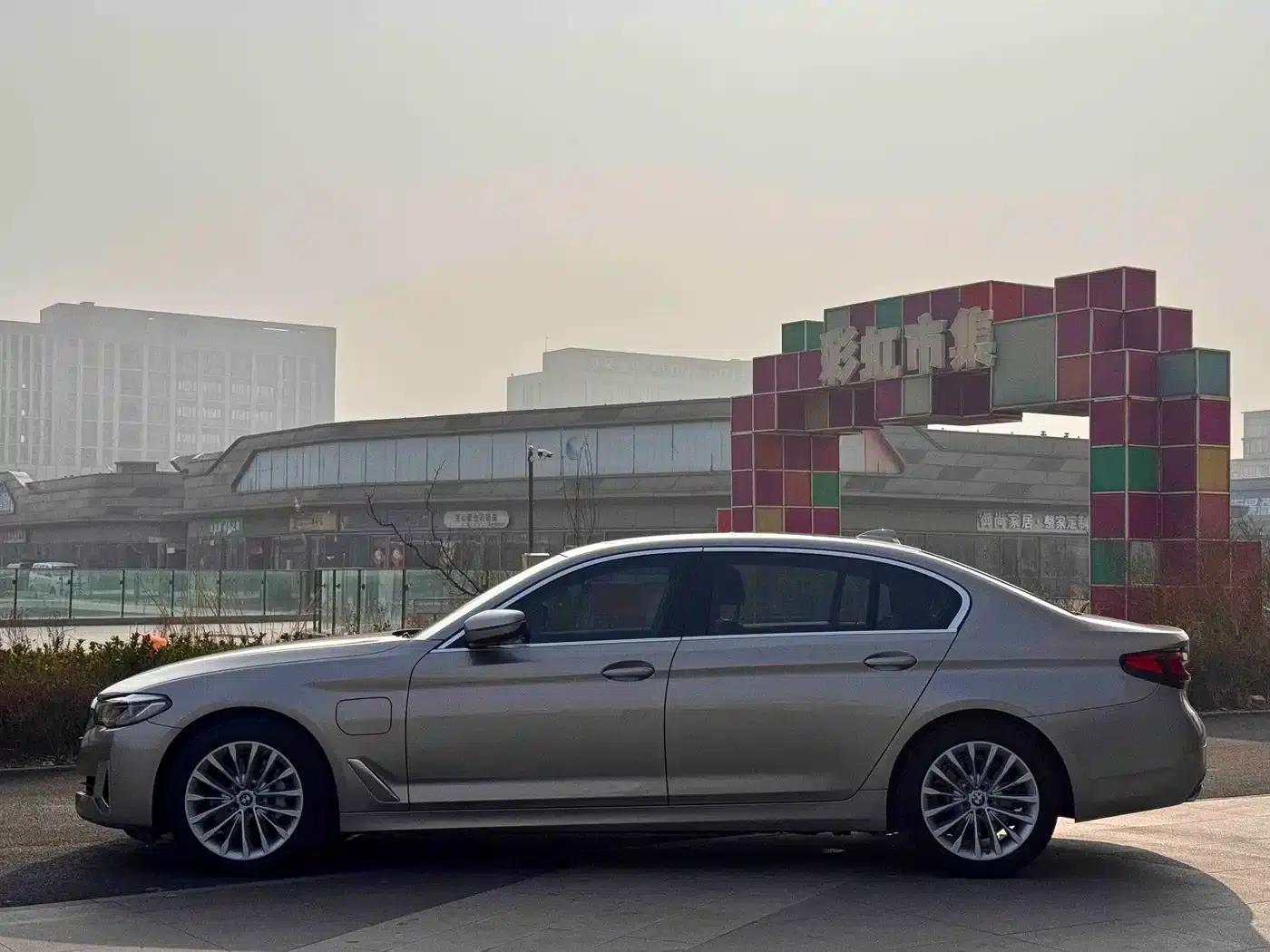 BMW 5 Series PHEV 2021 535Le Luxury Package — миниатюра 3
