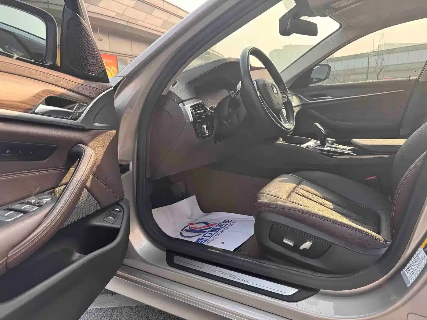 BMW 5 Series PHEV 2021 535Le Luxury Package — миниатюра 7