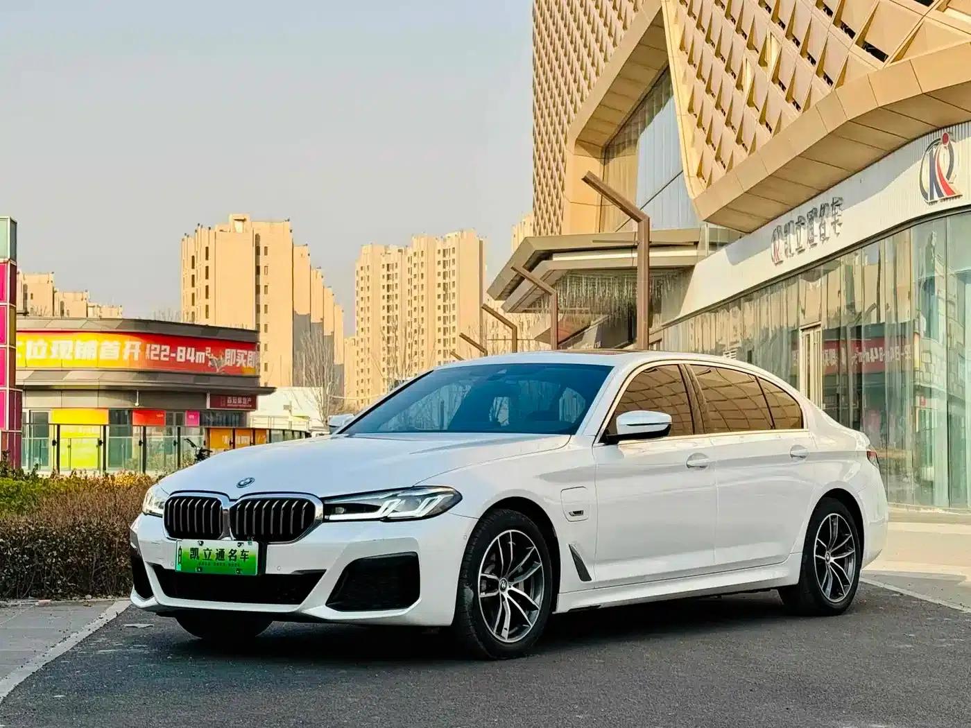 BMW 5 Series PHEV 2022 Facelift 535Le M Sport Package — миниатюра 1