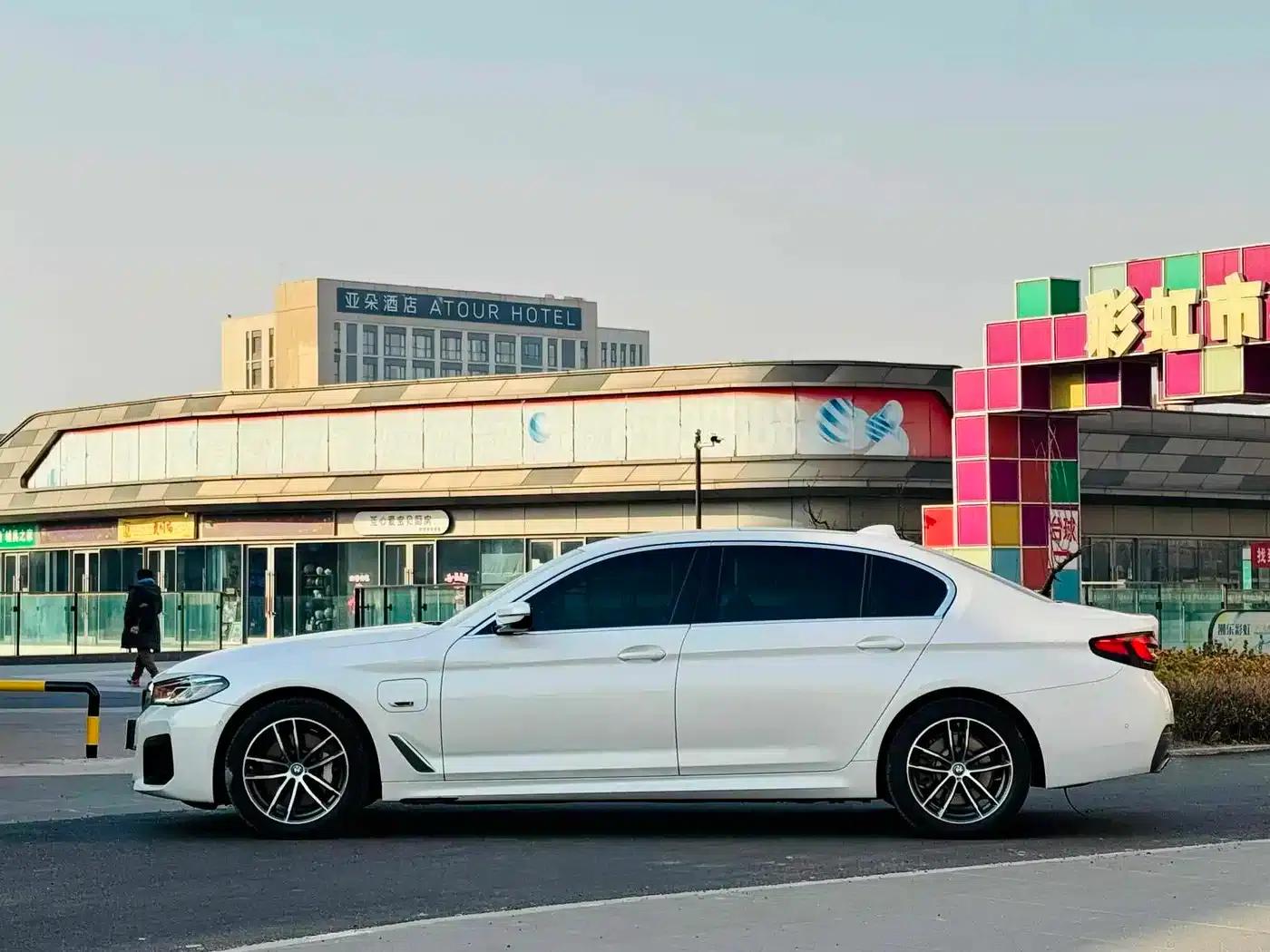 BMW 5 Series PHEV 2022 Facelift 535Le M Sport Package — миниатюра 3