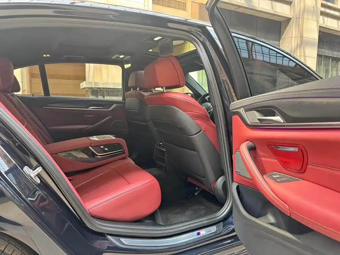 BMW 5 Series PHEV 2022 Facelift 535Le Pioneer Edition M Sport Package — миниатюра 9