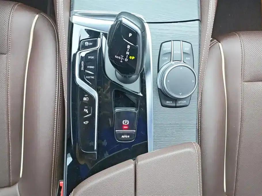 BMW 5 Series PHEV 2022 Facelift 535Le M Sport Package — миниатюра 16