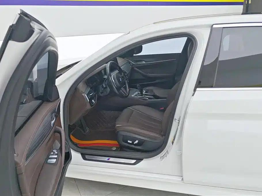 BMW 5 Series PHEV 2022 Facelift 535Le M Sport Package — миниатюра 9