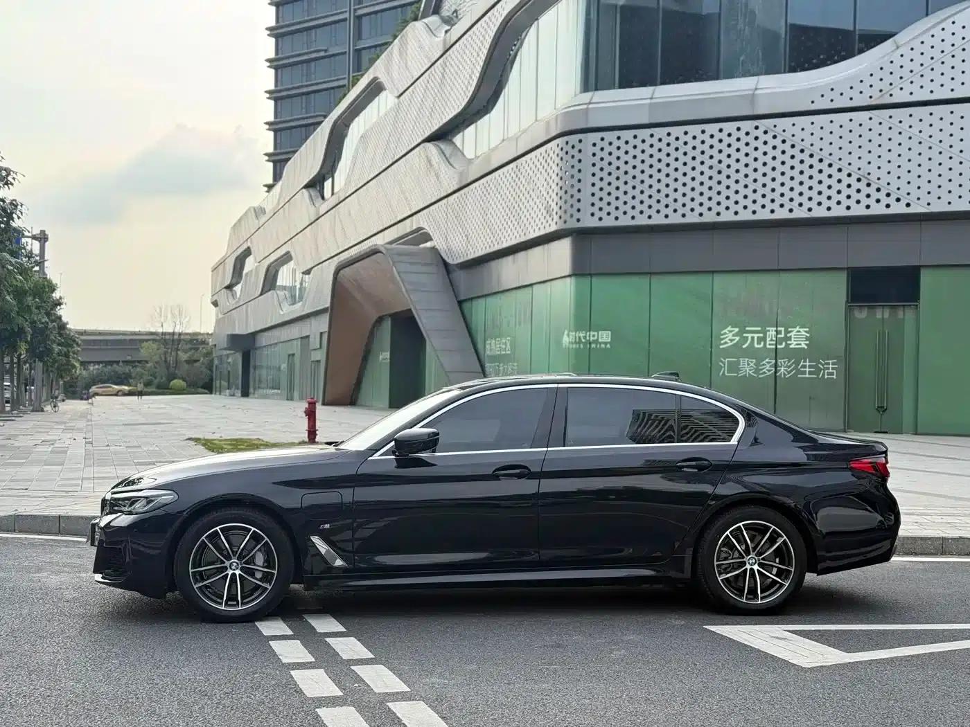 BMW 5 Series PHEV 2021 535Le Pioneer Edition M Sport Package — миниатюра 3