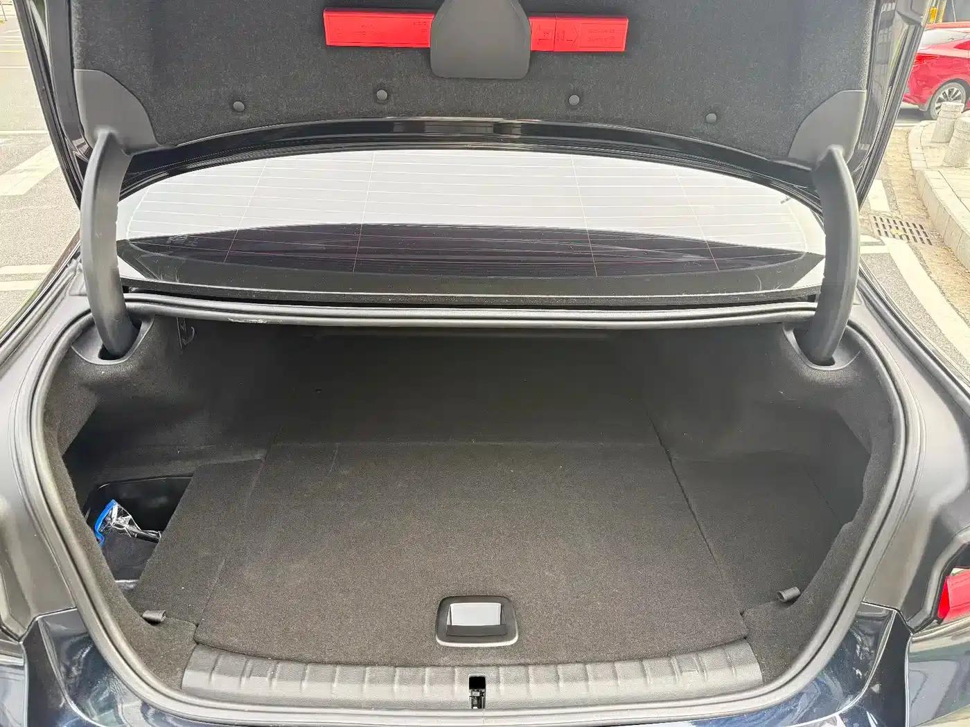 BMW 5 Series PHEV 2021 535Le Pioneer Edition M Sport Package — миниатюра 24