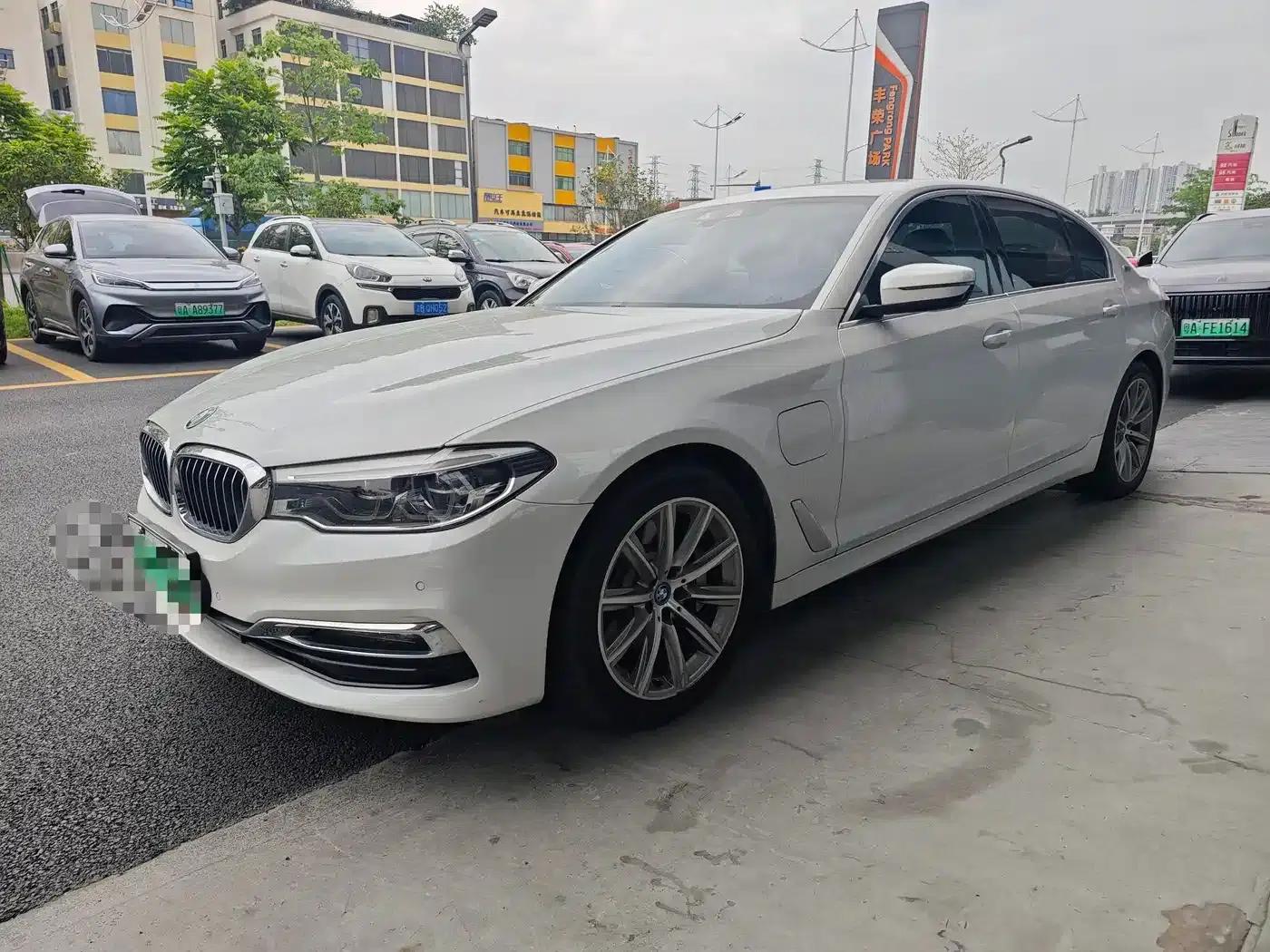 BMW 5 Series PHEV 2019 530Le Luxury Package — миниатюра 1