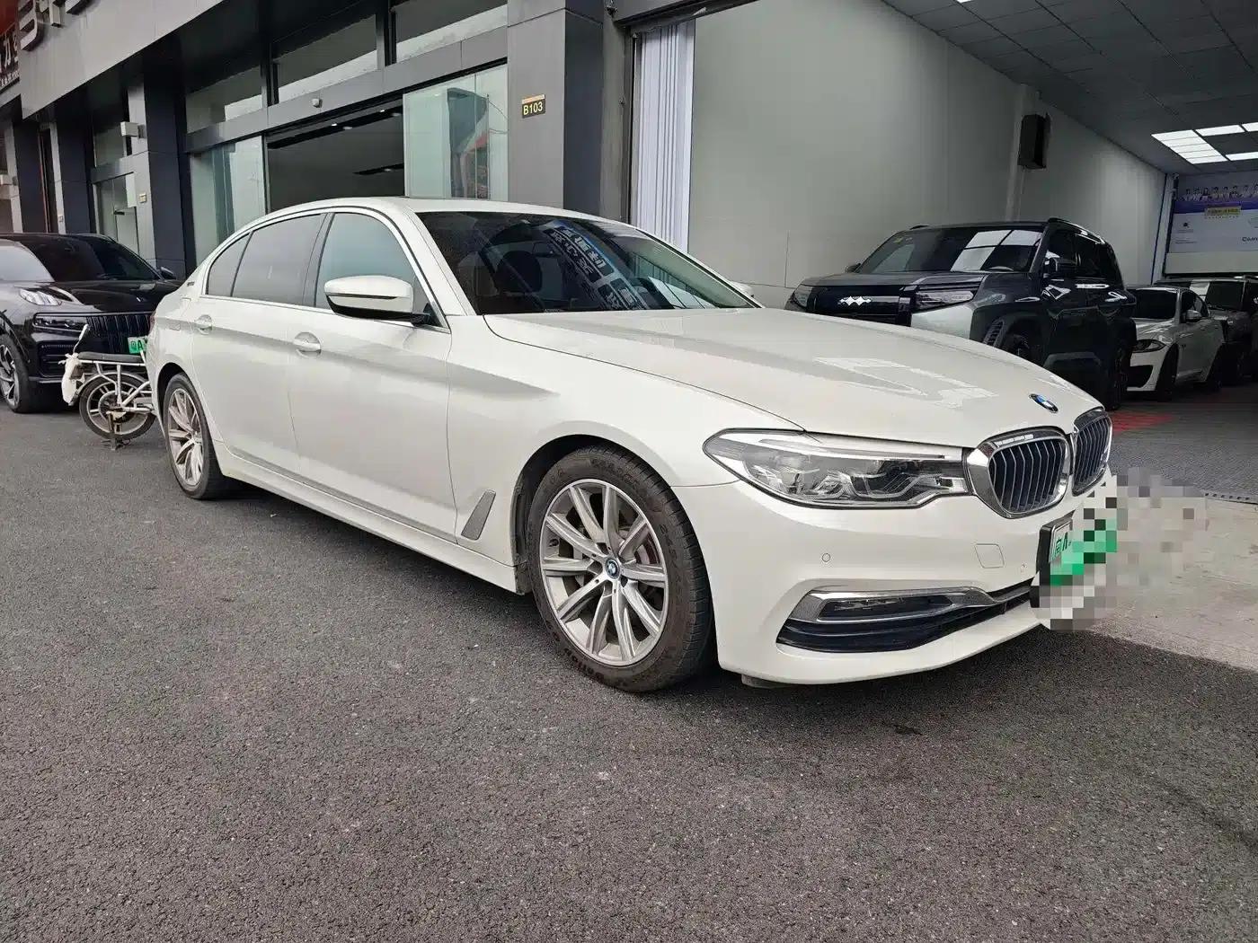 BMW 5 Series PHEV 2019 530Le Luxury Package — миниатюра 2