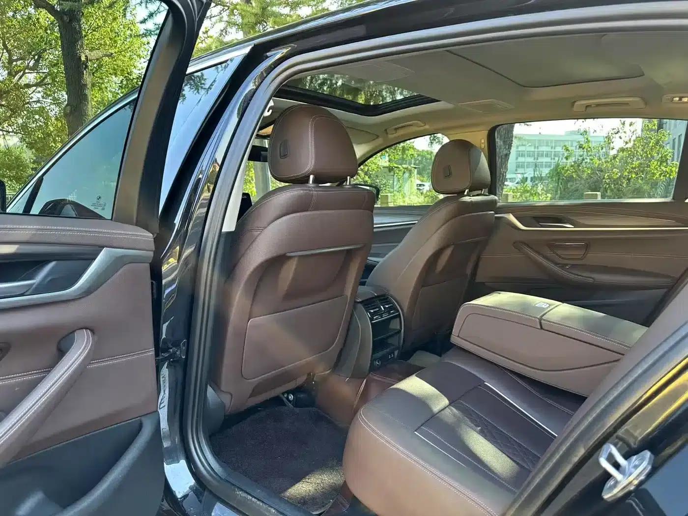 BMW 5 Series PHEV 2021 535Le M Sport Package — миниатюра 11