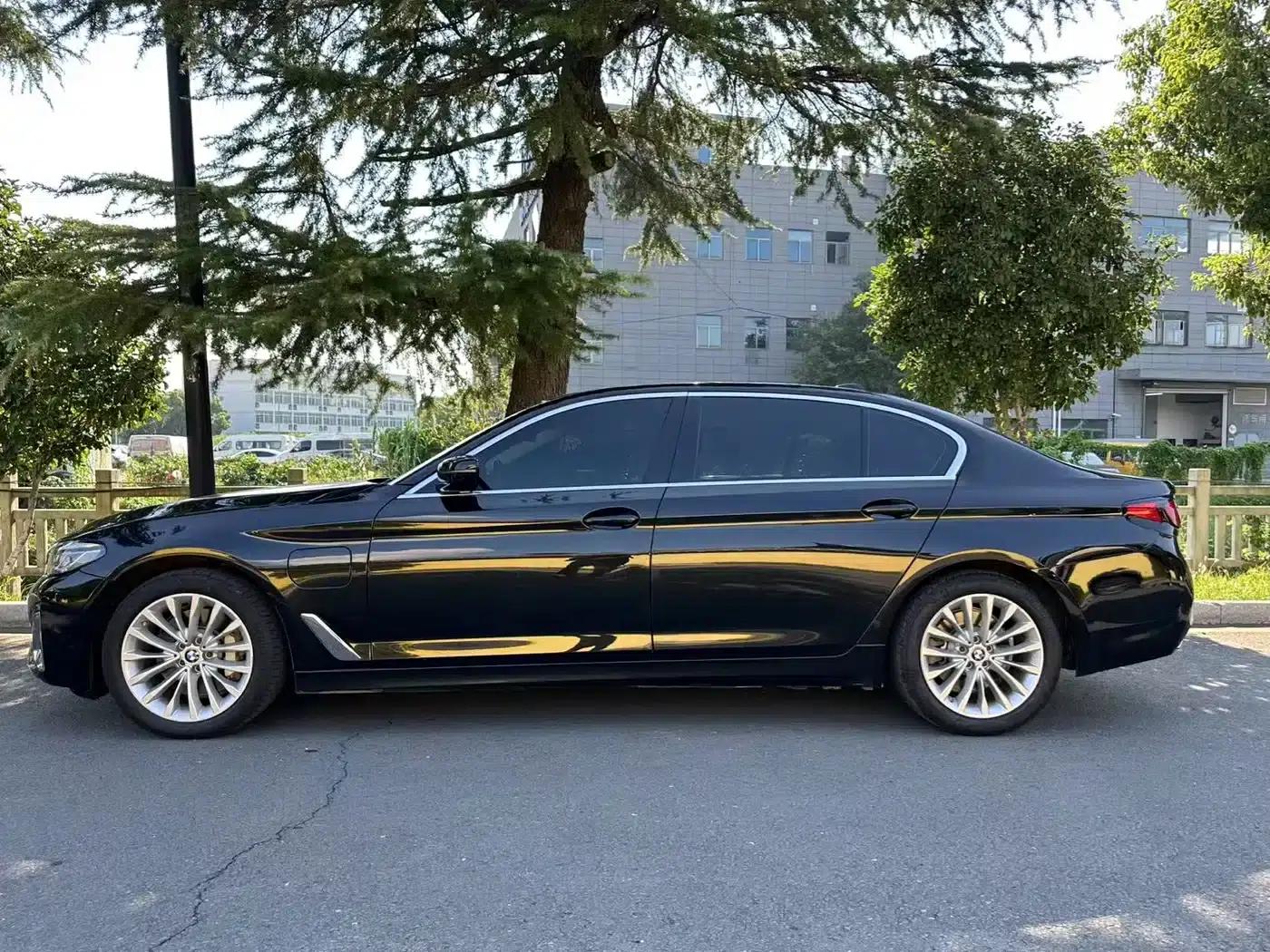 BMW 5 Series PHEV 2021 535Le M Sport Package — миниатюра 4