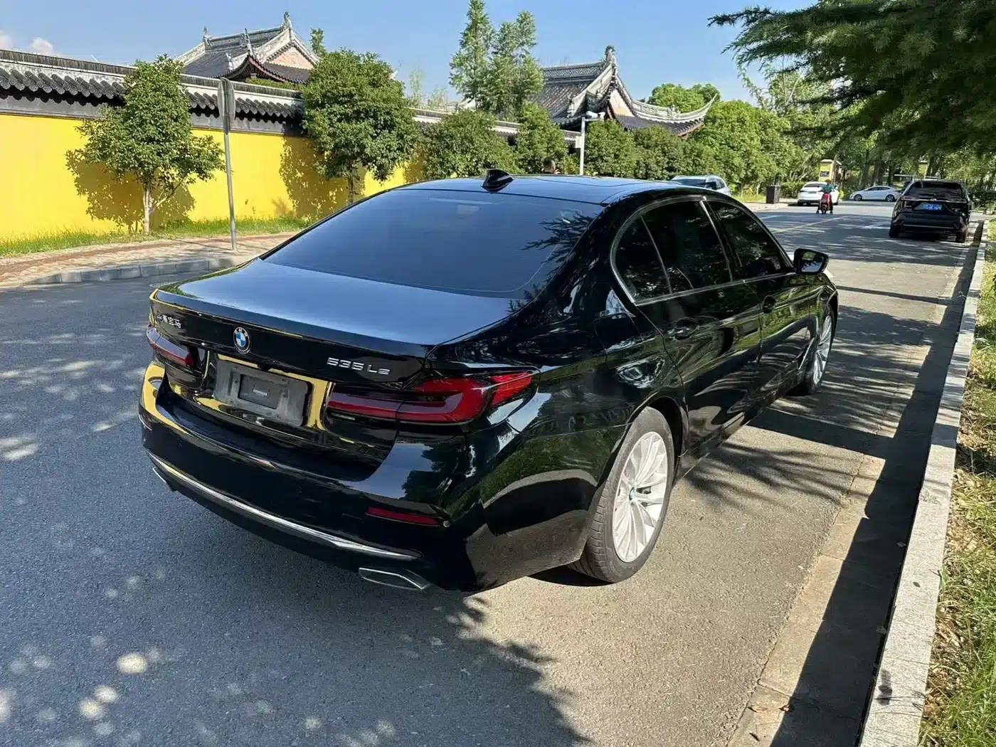 BMW 5 Series PHEV 2021 535Le M Sport Package — миниатюра 7