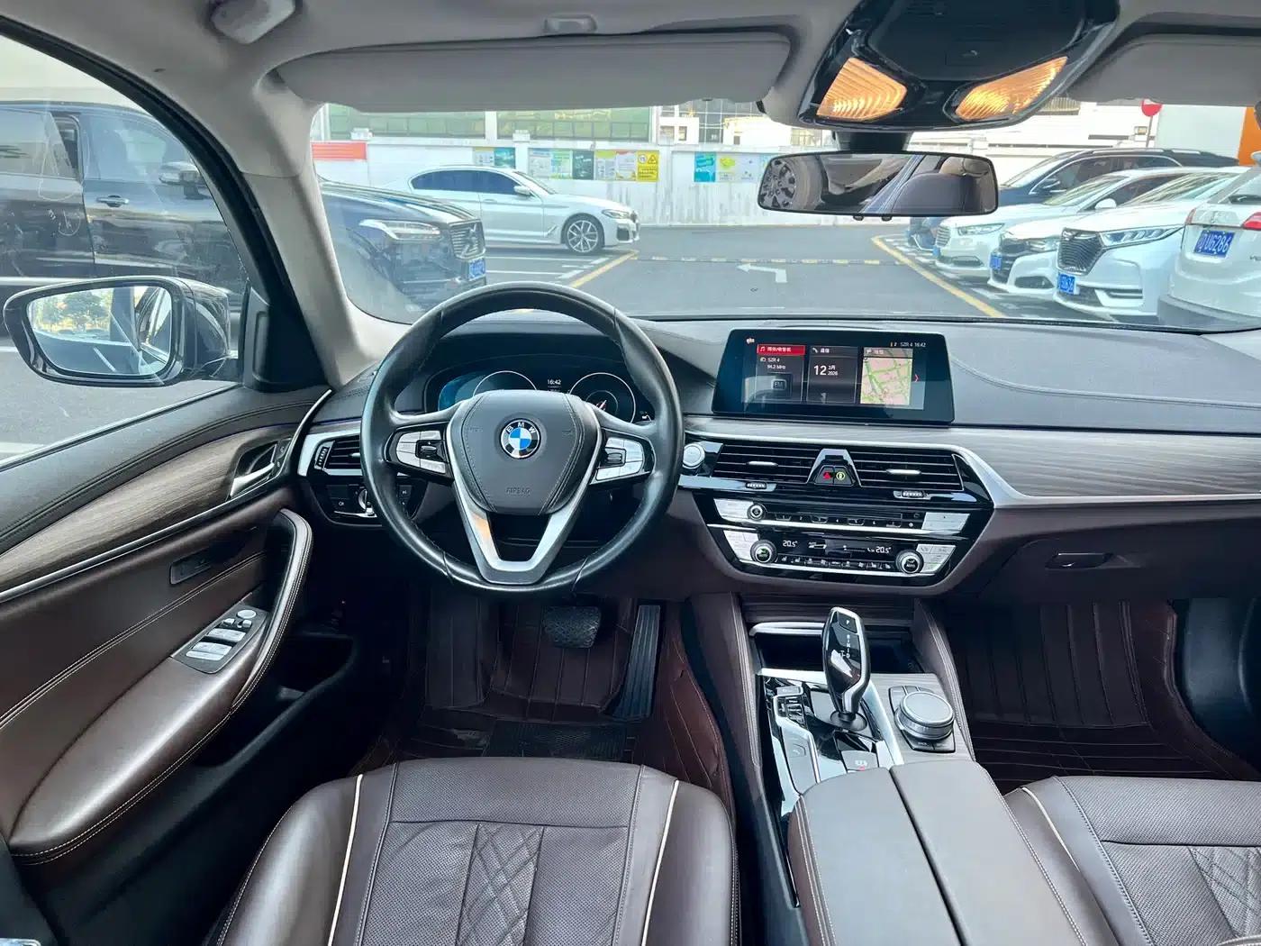BMW 5 Series PHEV 2019 Facelift 530Le Luxury Package — миниатюра 6