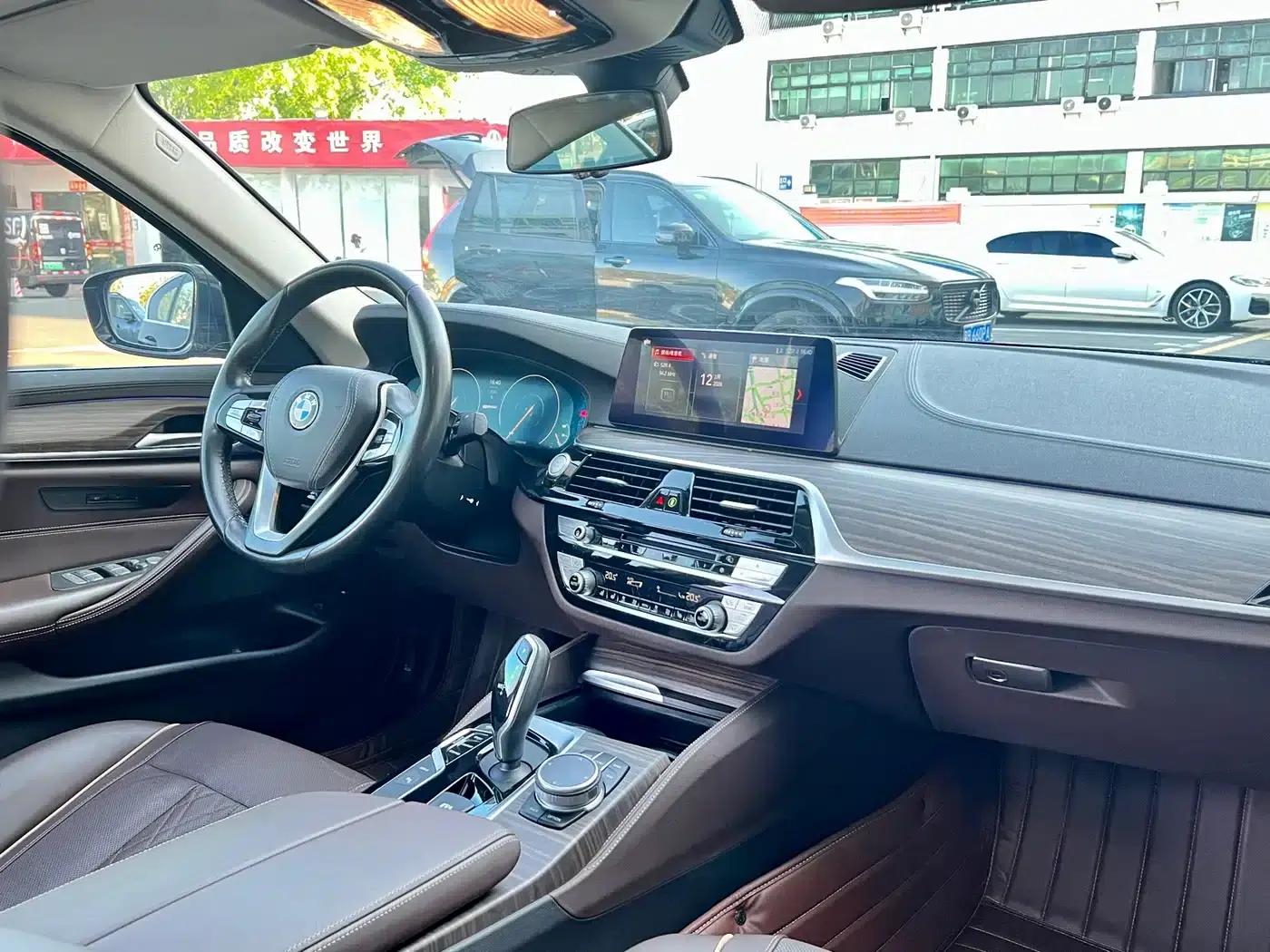 BMW 5 Series PHEV 2019 Facelift 530Le Luxury Package — миниатюра 7