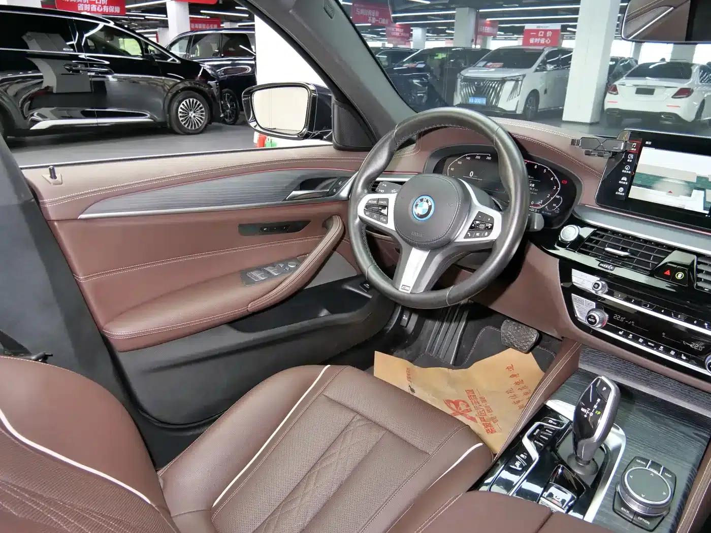 BMW 5 Series PHEV 2022 535Le M Sport Package — миниатюра 14