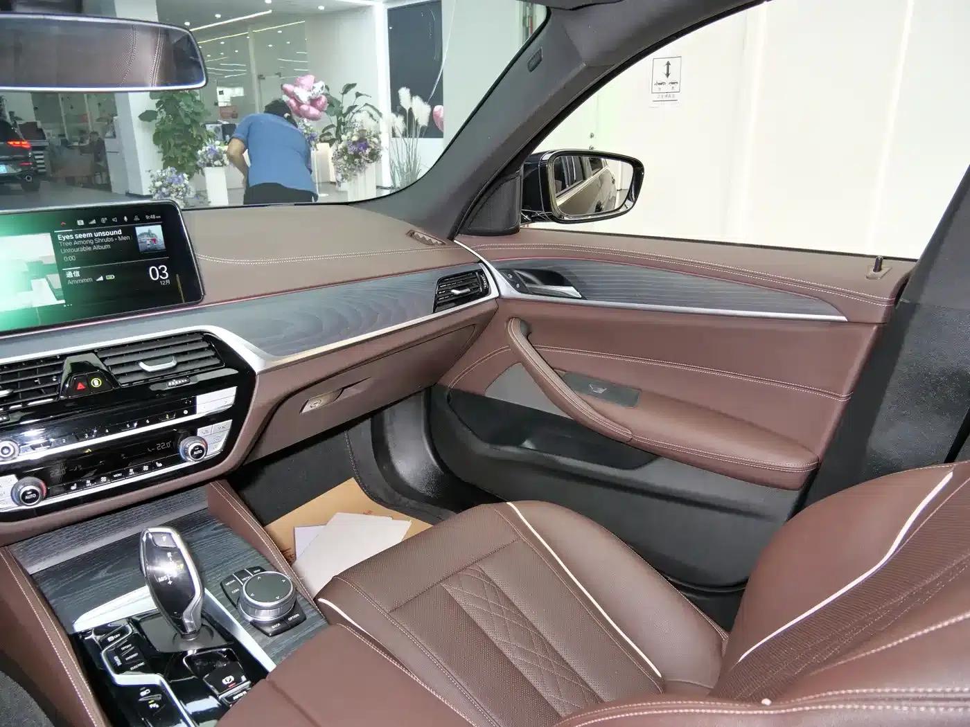 BMW 5 Series PHEV 2022 535Le M Sport Package — миниатюра 16