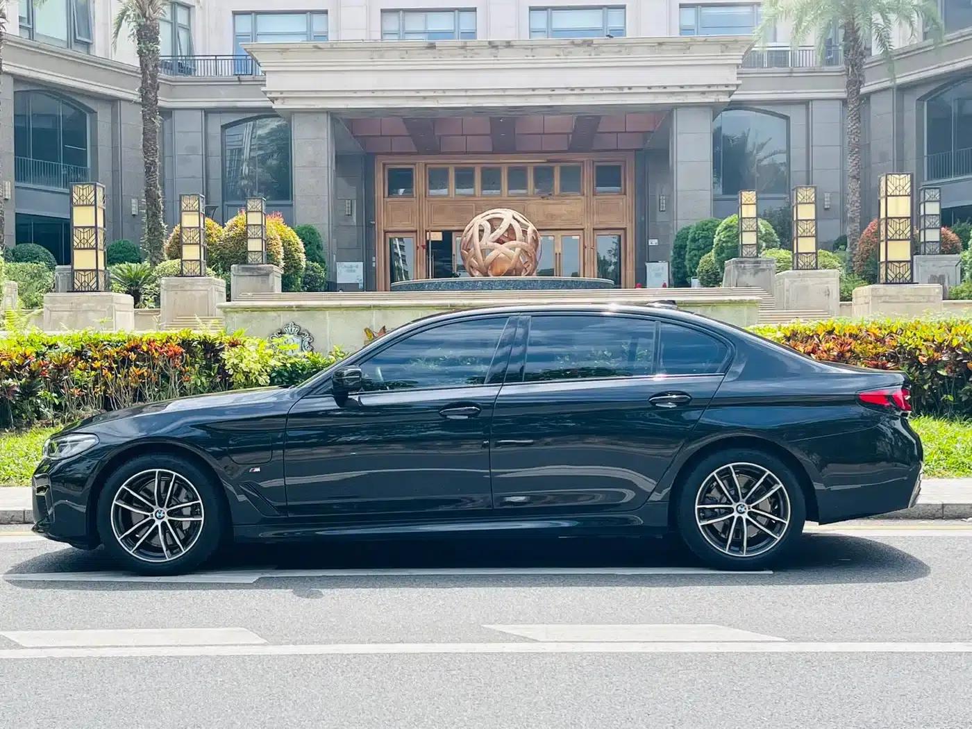 BMW 5 Series PHEV 2021 535Le Pioneer Edition M Sport Package — миниатюра 3