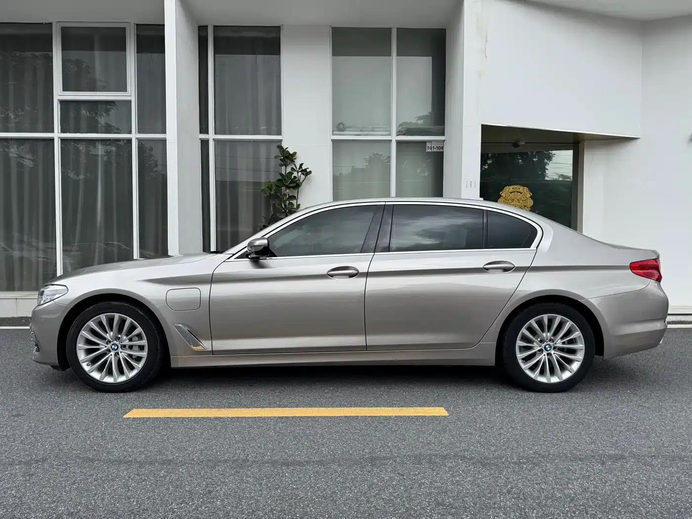 BMW 5 Series PHEV 2020 530Le Luxury Package — миниатюра 4
