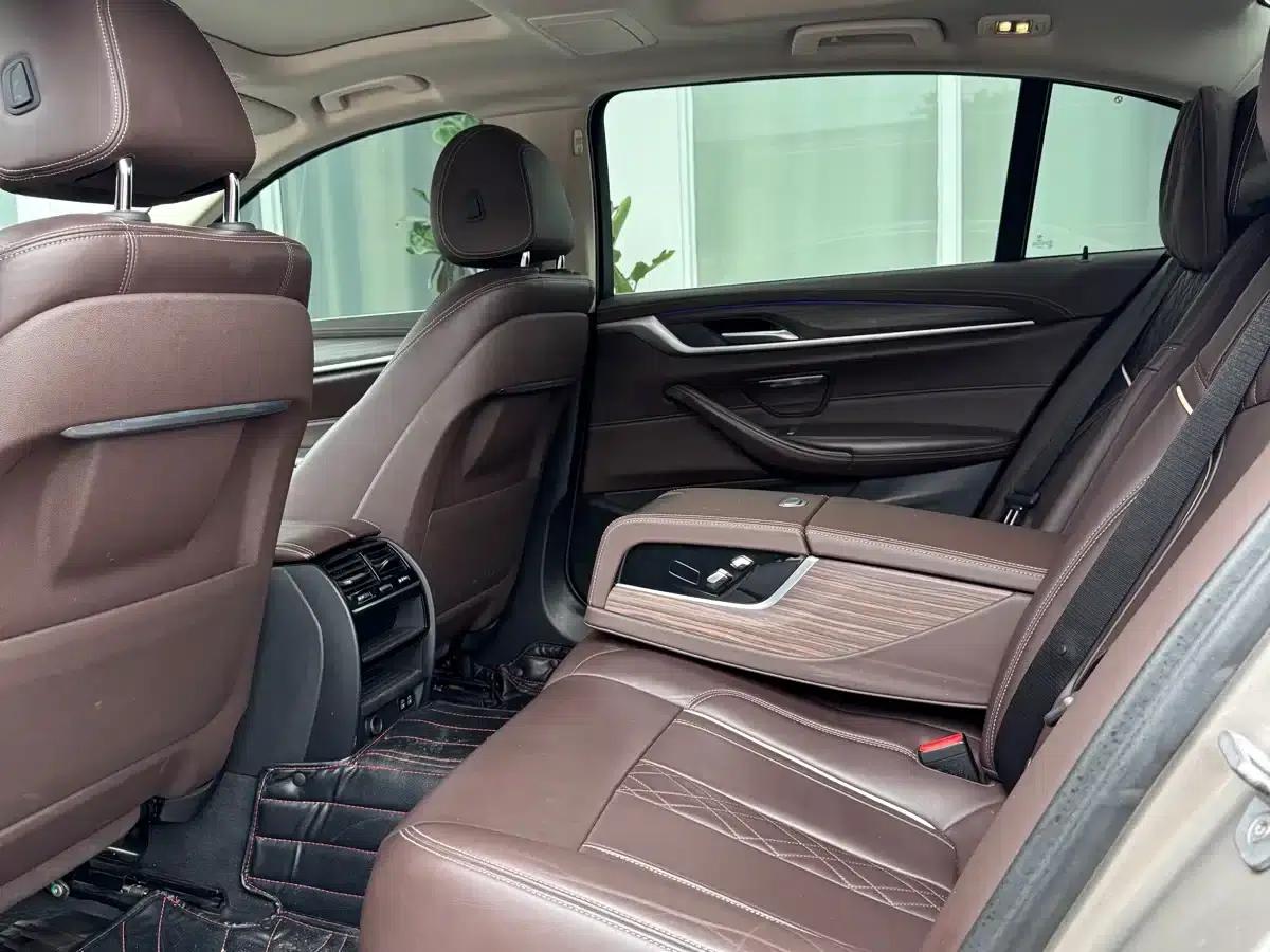 BMW 5 Series PHEV 2020 530Le Luxury Package — миниатюра 7
