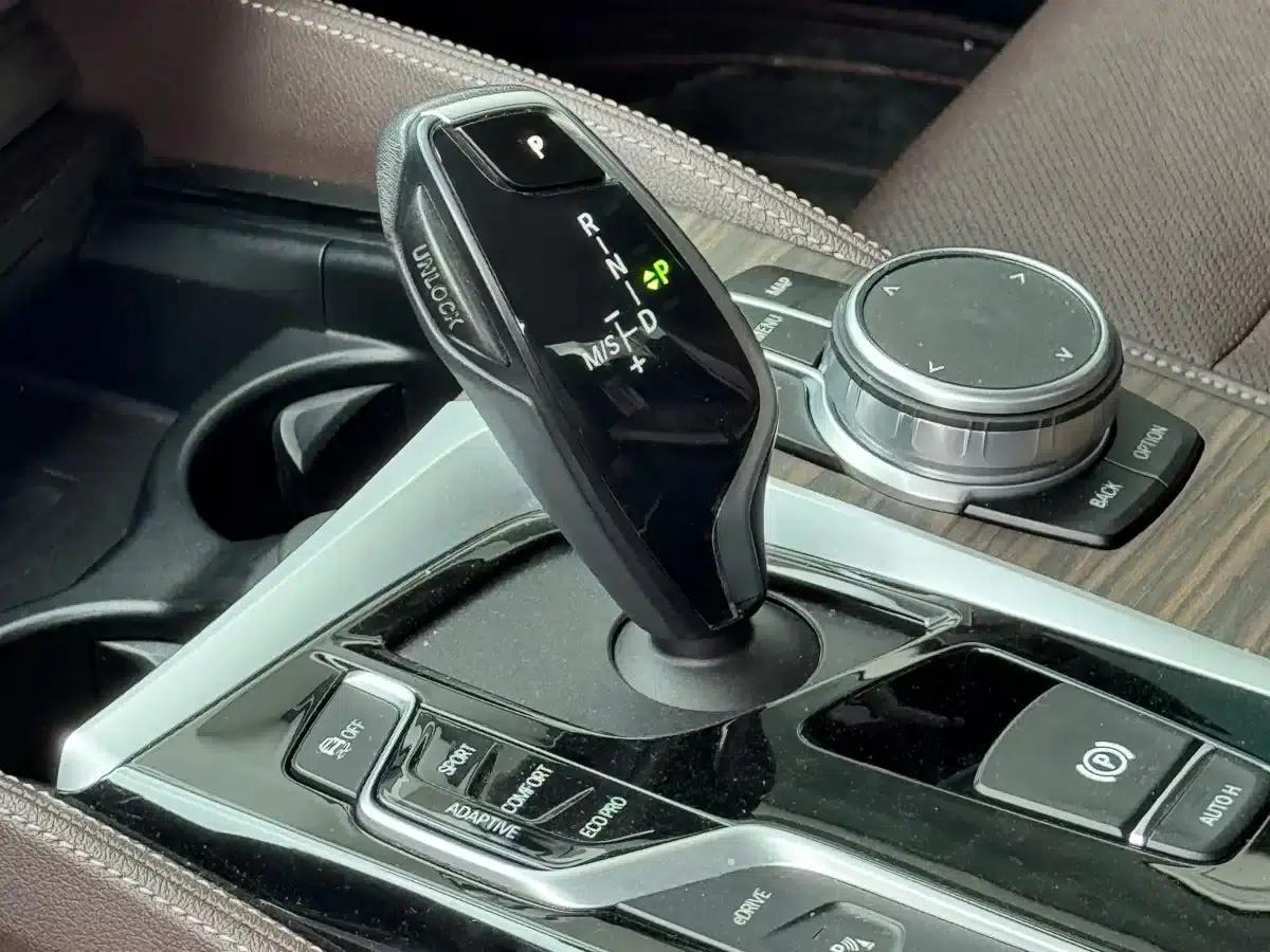 BMW 5 Series PHEV 2020 530Le Luxury Package — миниатюра 10