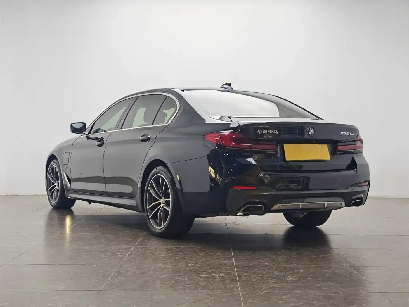 BMW 5 Series PHEV 2021 535Le M Sport Package — миниатюра 4