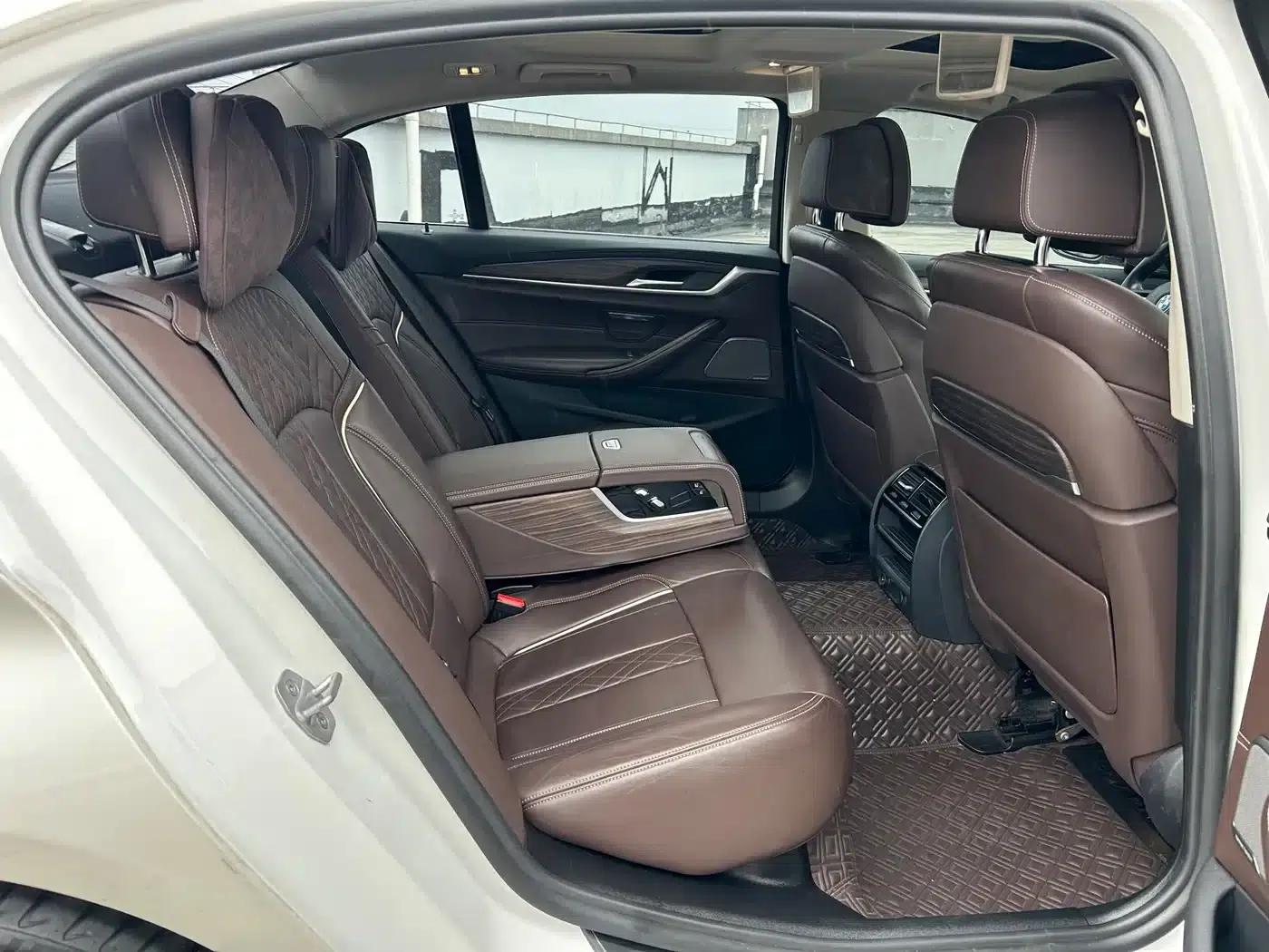 BMW 5 Series PHEV 2019 Facelift 530Le Pioneer Edition — миниатюра 14