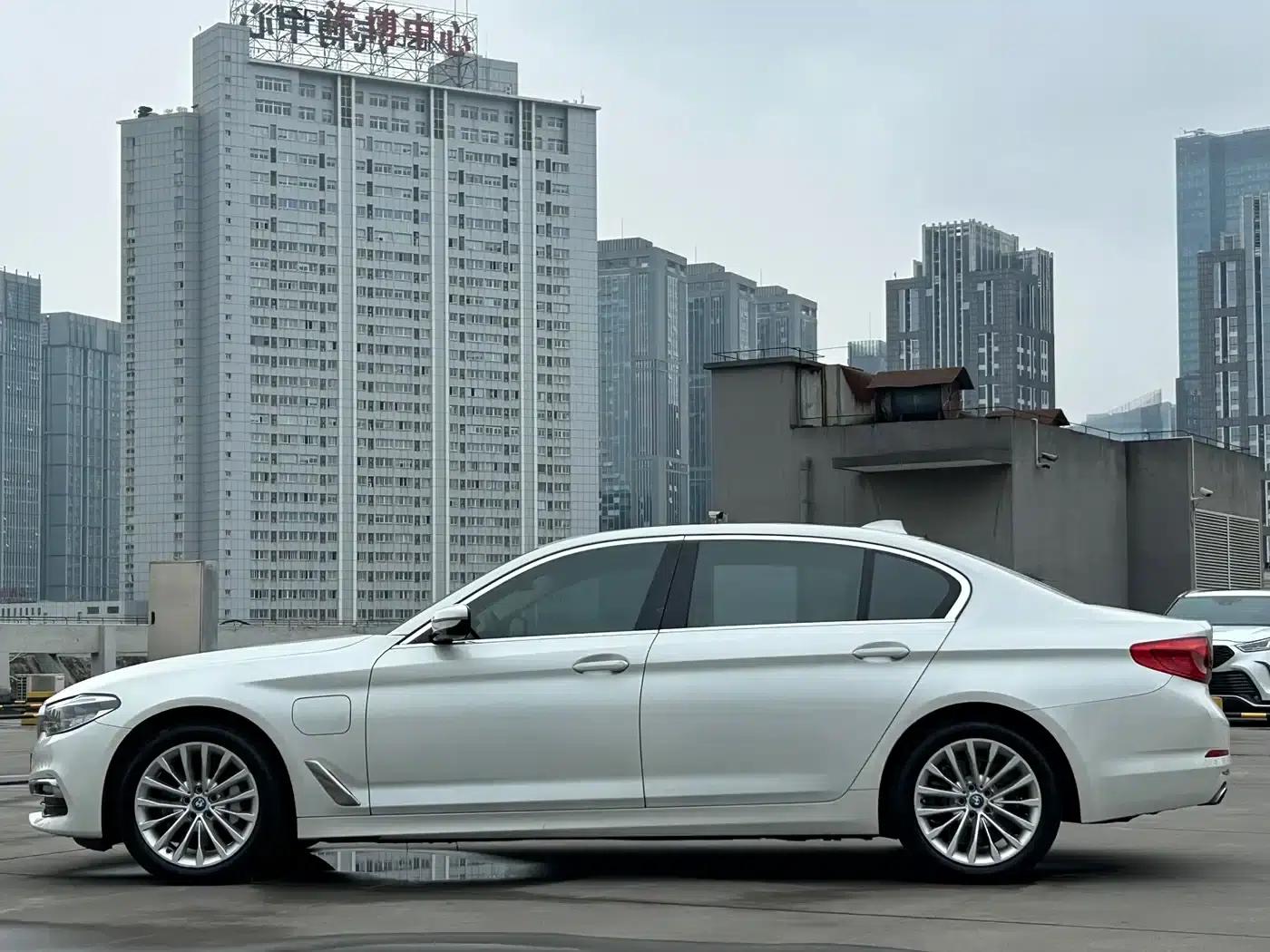 BMW 5 Series PHEV 2019 Facelift 530Le Pioneer Edition — миниатюра 7