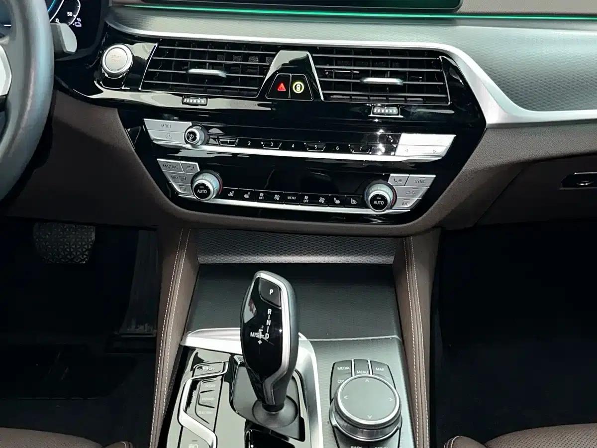 BMW 5 Series PHEV 2022 535Le Pioneer Edition M Sport Package — миниатюра 17
