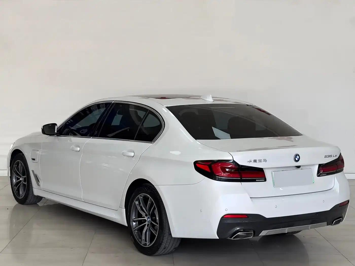 BMW 5 Series PHEV 2022 535Le Pioneer Edition M Sport Package — миниатюра 5