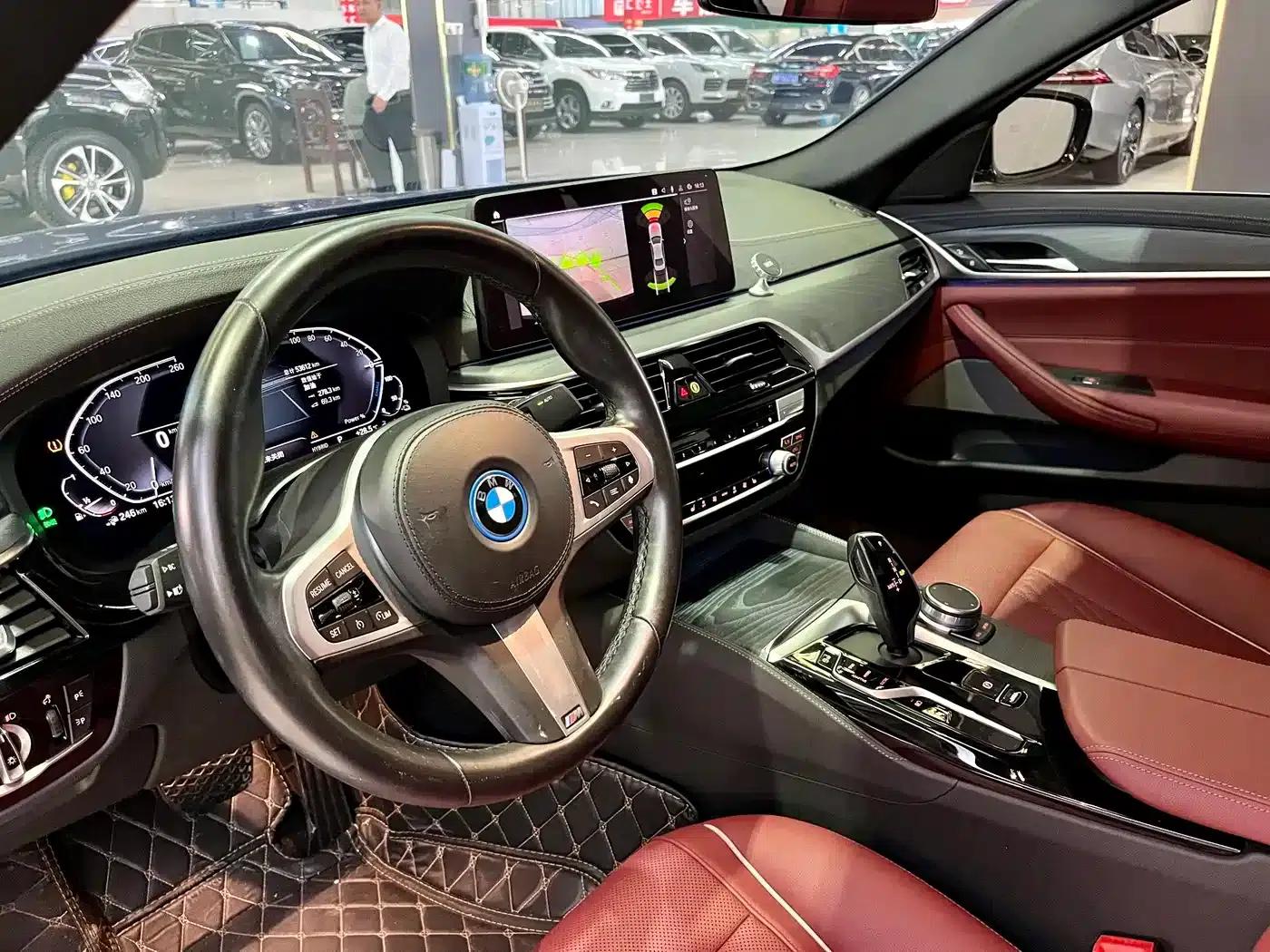 BMW 5 Series PHEV 2022 535Le M Sport Package — миниатюра 12
