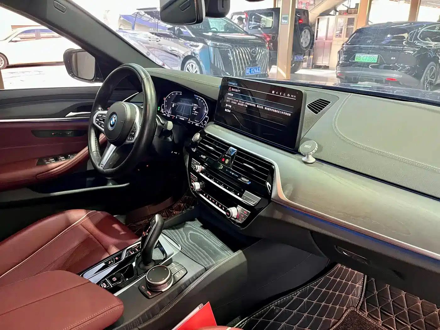 BMW 5 Series PHEV 2022 535Le M Sport Package — миниатюра 14