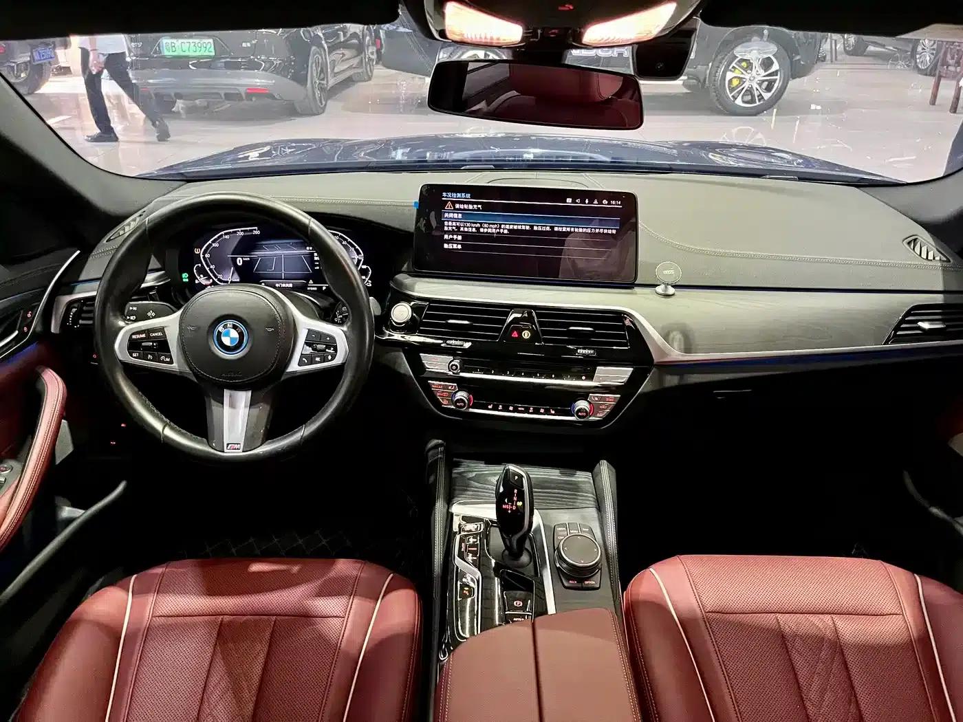 BMW 5 Series PHEV 2022 535Le M Sport Package — миниатюра 10