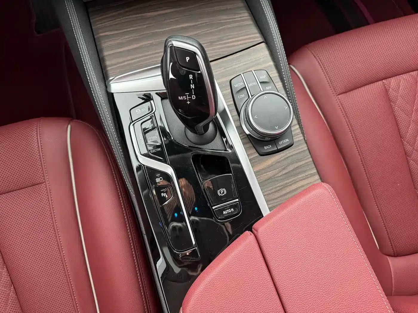 BMW 5 Series PHEV 2021 535Le Luxury Package — миниатюра 10