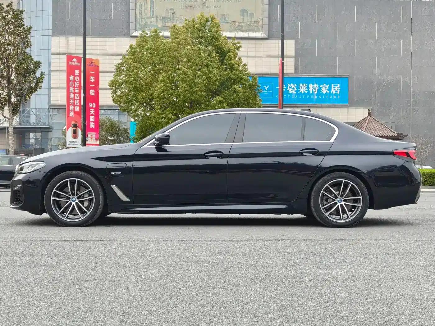 BMW 5 Series PHEV 2022 535Le Pioneer Edition M Sport Package — миниатюра 10