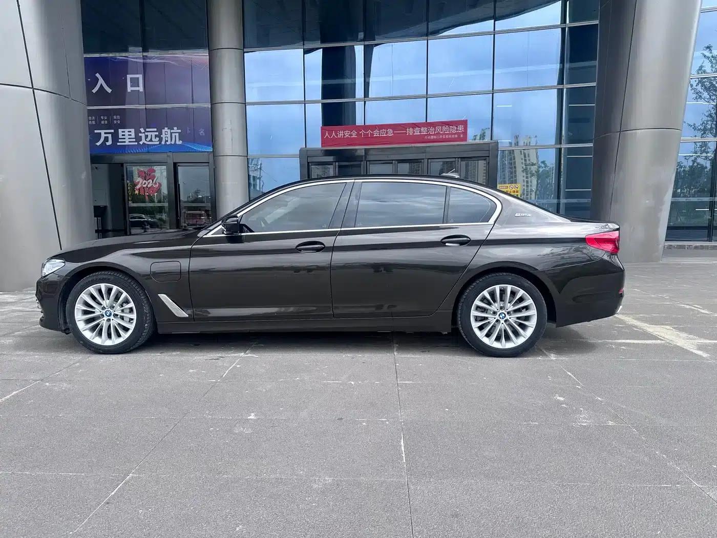 BMW 5 Series PHEV 2019 Facelift 530Le Luxury Package — миниатюра 2