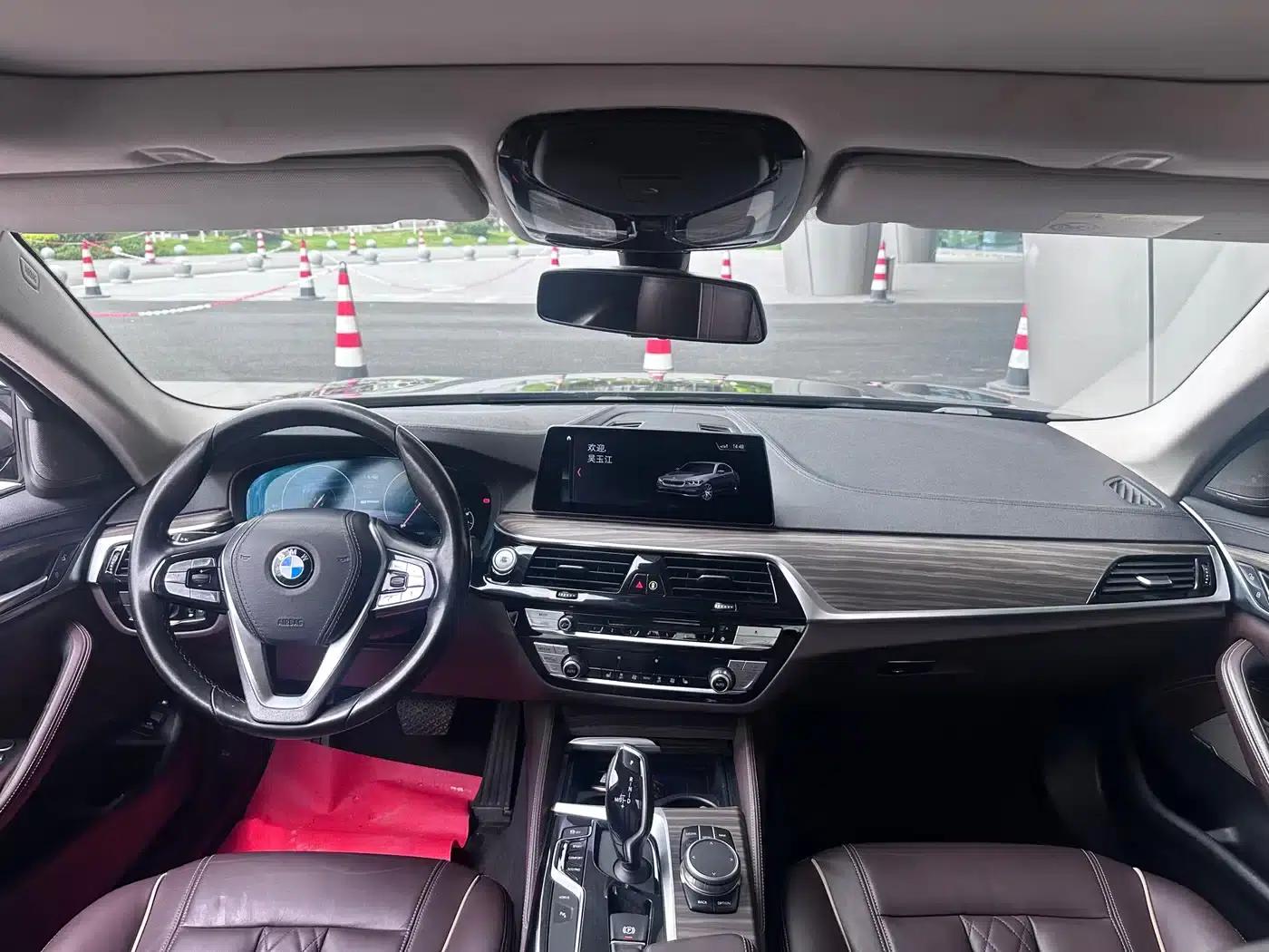 BMW 5 Series PHEV 2019 Facelift 530Le Luxury Package — миниатюра 16