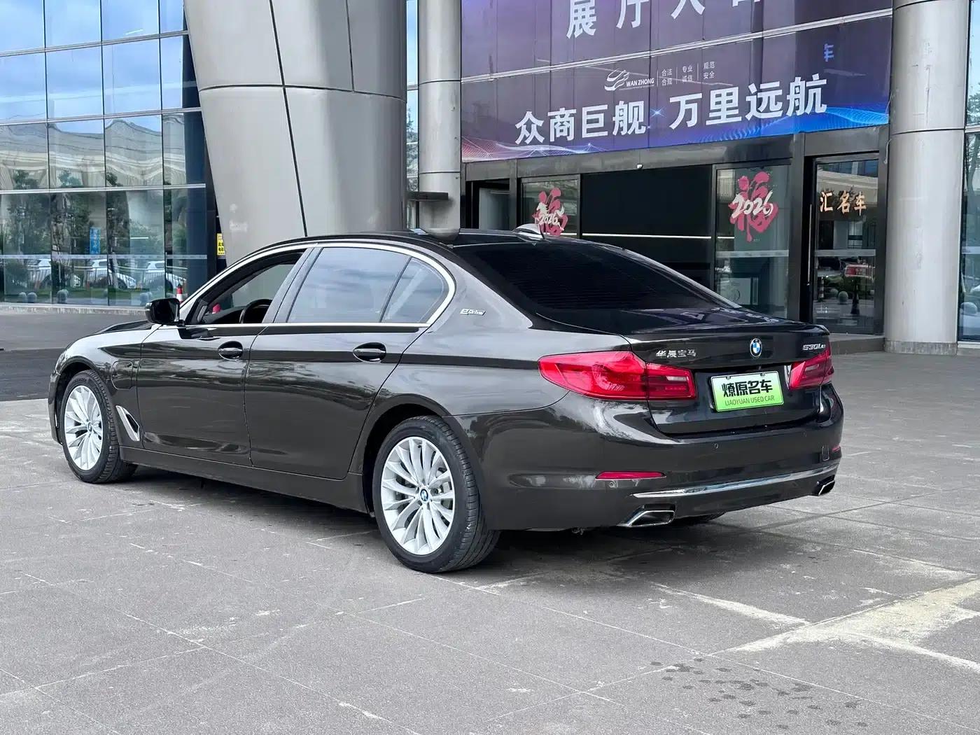 BMW 5 Series PHEV 2019 Facelift 530Le Luxury Package — миниатюра 3