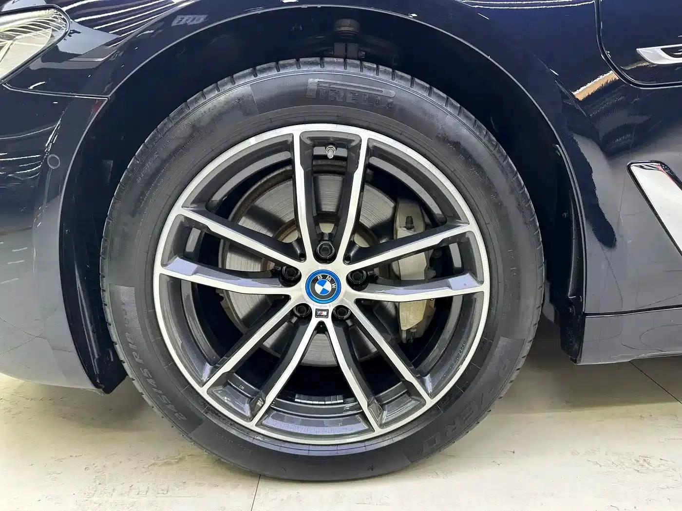 BMW 5 Series PHEV 2021 535Le M Sport Package — миниатюра 11
