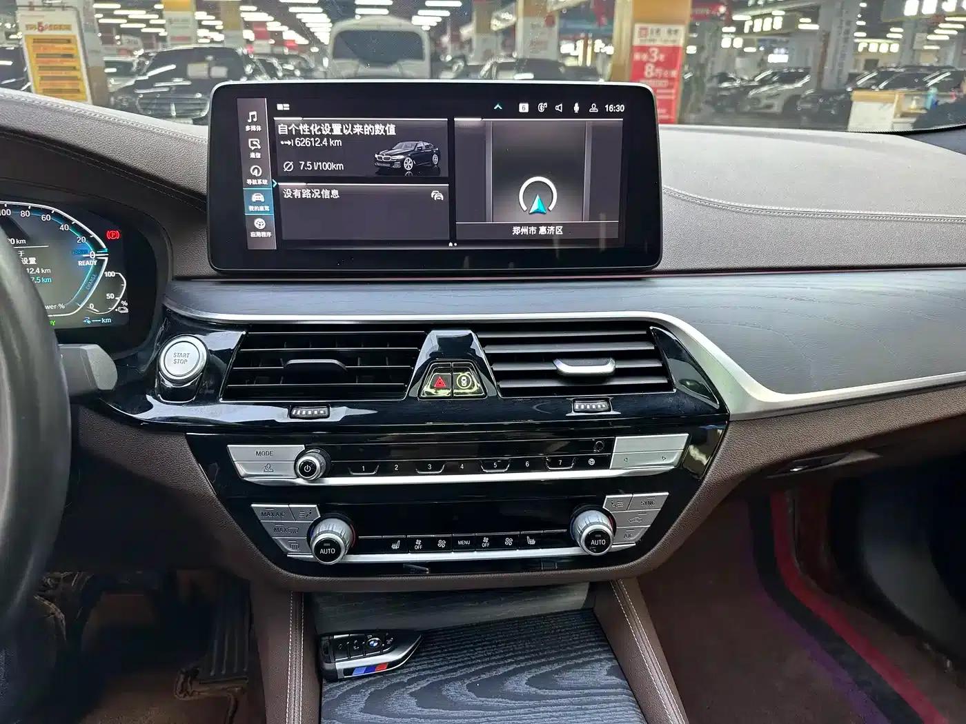 BMW 5 Series PHEV 2021 535Le M Sport Package — миниатюра 13