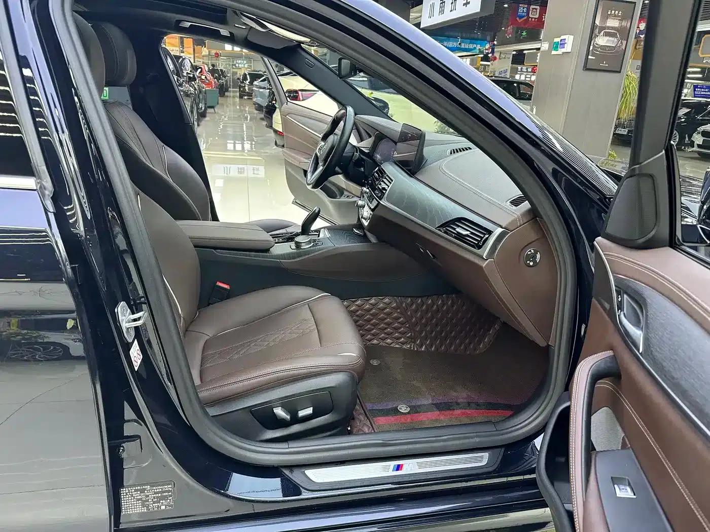 BMW 5 Series PHEV 2021 535Le M Sport Package — миниатюра 15