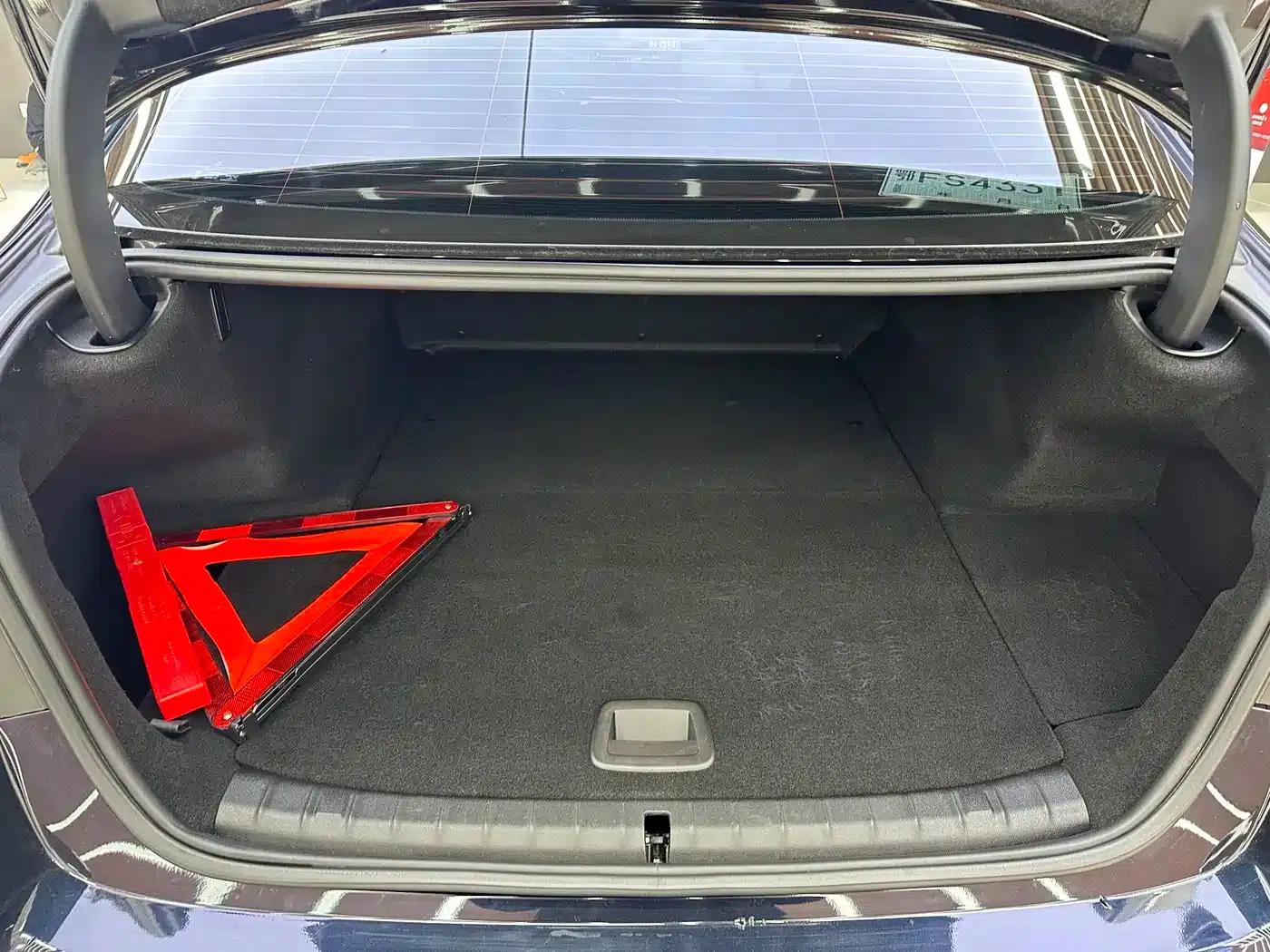BMW 5 Series PHEV 2021 535Le M Sport Package — миниатюра 16