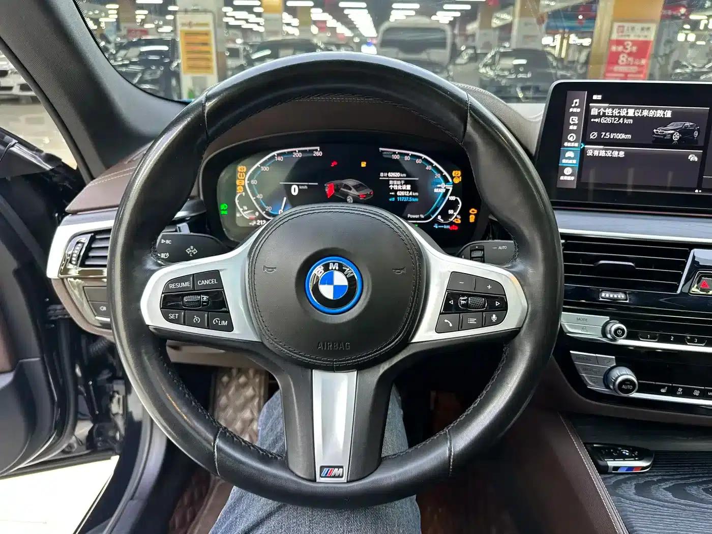 BMW 5 Series PHEV 2021 535Le M Sport Package — миниатюра 20